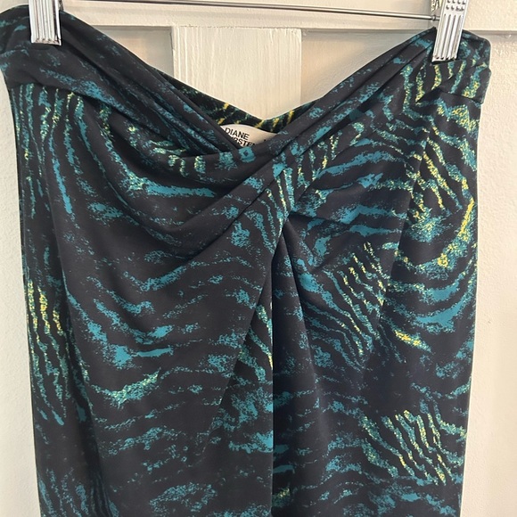 Diane Von Furstenberg Flared Trousers With Unique Textured Pattern And Fit - Picture 7 of 10